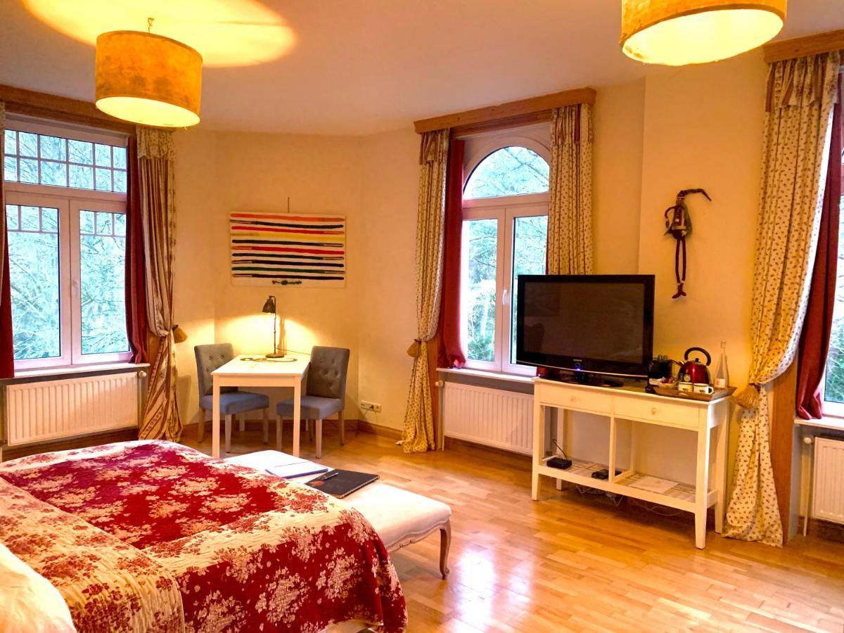 La Tour D'Heloise - 10' De Bruxelles Bed & Breakfast ลาอุลป์ ภายนอก รูปภาพ